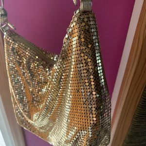 Stanning small Whitney and Davis mesh purse